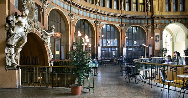 Hlavní nádraží Praha – obchody, parkování a informace